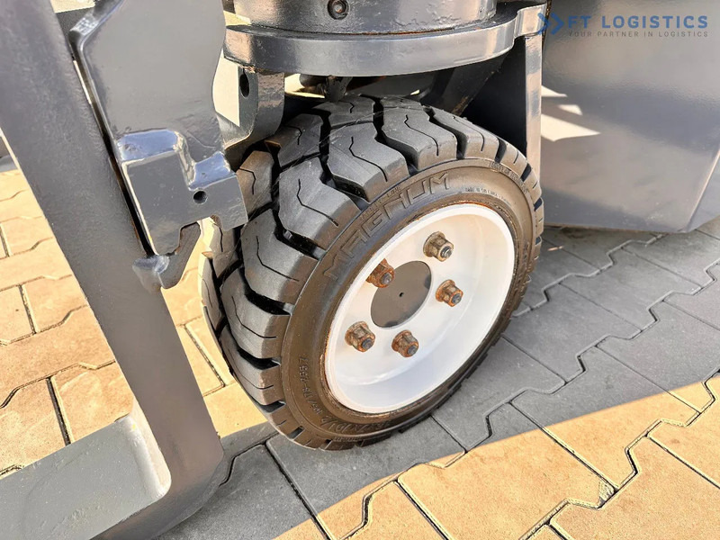 Combilift CB3000 / LPG / DUPLEX / 4000MM / FREE LIFT / NEW TIRES / LIKE NEW CB3000 / LPG / DUPLEX / 4000MM / FREE LIFT / NEW TIRES / LIKE - 4-cestný skladový zakladač: obrázok 5 Combilift CB3000 / LPG / DUPLEX / 4000MM / FREE LIFT / NEW TIRES / LIKE NEW CB3000 / LPG / DUPLEX / 4000MM / FREE LIFT / NEW TIRES / LIKE - 4-cestný skladový zakladač: obrázok 5