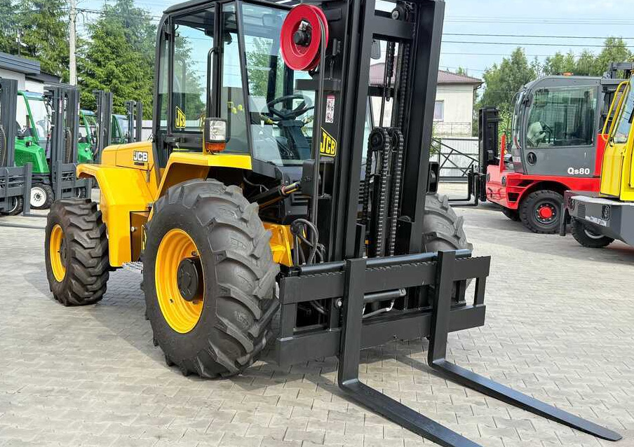 JCB 940 / DIESEL / TRIPLEX 4500MM / FORK POSITIONER / FORK SIDESHIFT / 4T / NEW TYRES / LIKE NEW - Terénny vozík: obrázok 5 JCB 940 / DIESEL / TRIPLEX 4500MM / FORK POSITIONER / FORK SIDESHIFT / 4T / NEW TYRES / LIKE NEW - Terénny vozík: obrázok 5