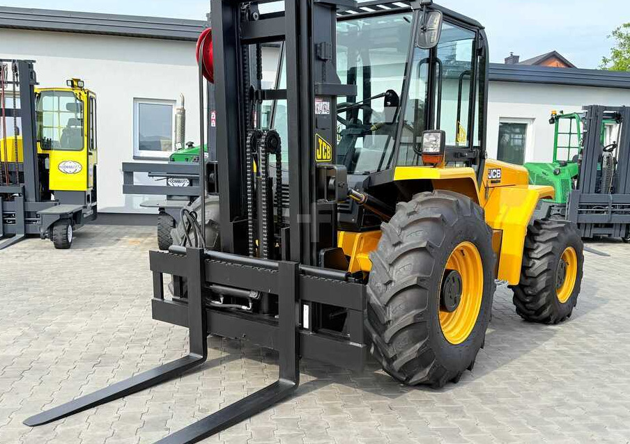 JCB 940 / DIESEL / TRIPLEX 4500MM / FORK POSITIONER / FORK SIDESHIFT / 4T / NEW TYRES / LIKE NEW - Terénny vozík: obrázok 3 JCB 940 / DIESEL / TRIPLEX 4500MM / FORK POSITIONER / FORK SIDESHIFT / 4T / NEW TYRES / LIKE NEW - Terénny vozík: obrázok 3