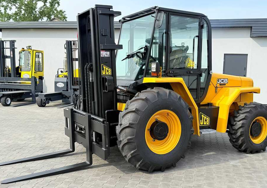 JCB 940 / DIESEL / TRIPLEX 4500MM / FORK POSITIONER / FORK SIDESHIFT / 4T / NEW TYRES / LIKE NEW - Terénny vozík: obrázok 2 JCB 940 / DIESEL / TRIPLEX 4500MM / FORK POSITIONER / FORK SIDESHIFT / 4T / NEW TYRES / LIKE NEW - Terénny vozík: obrázok 2