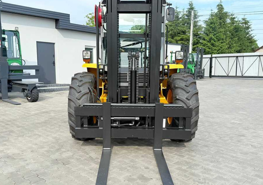 JCB 940 / DIESEL / TRIPLEX 4500MM / FORK POSITIONER / FORK SIDESHIFT / 4T / NEW TYRES / LIKE NEW - Terénny vozík: obrázok 4 JCB 940 / DIESEL / TRIPLEX 4500MM / FORK POSITIONER / FORK SIDESHIFT / 4T / NEW TYRES / LIKE NEW - Terénny vozík: obrázok 4
