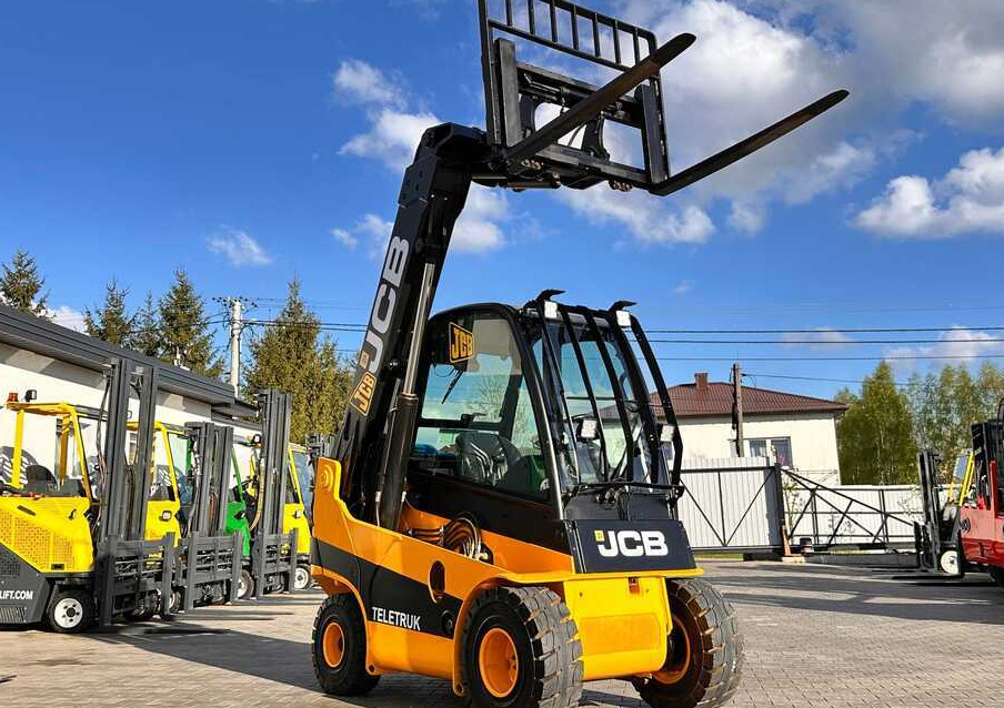 JCB TLT30G / GAS / 4100MM / FULL CABIN / FORK POSITIONER / LIKE NEW - Teleskopický nakladač: obrázok 1 JCB TLT30G / GAS / 4100MM / FULL CABIN / FORK POSITIONER / LIKE NEW - Teleskopický nakladač: obrázok 1