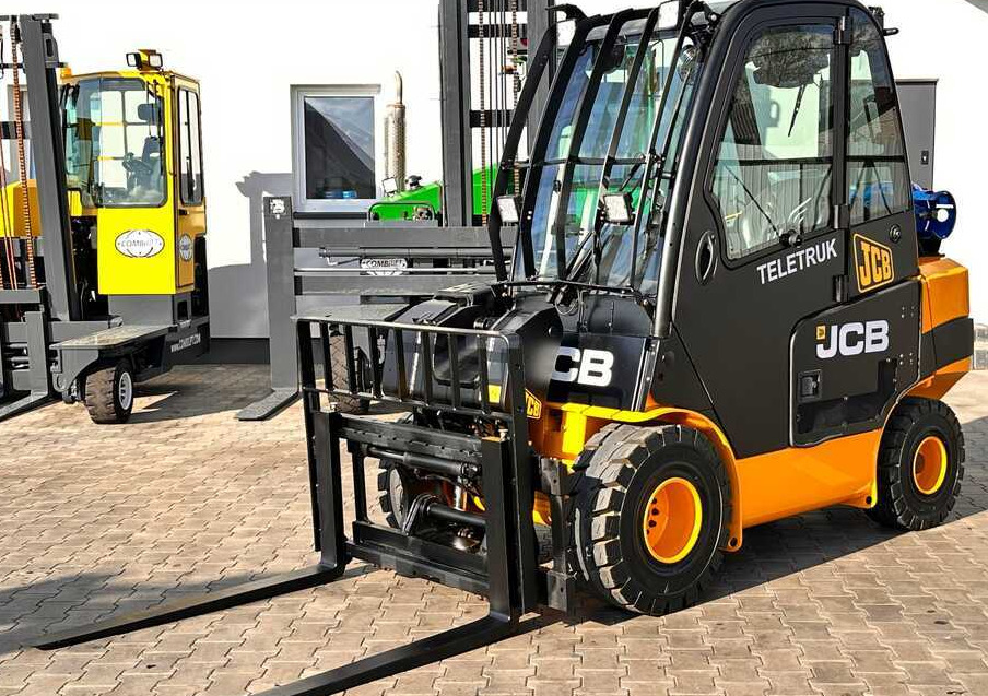JCB TLT30G / GAS / 4100MM / FULL CABIN / FORK POSITIONER / LIKE NEW - Teleskopický nakladač: obrázok 2 JCB TLT30G / GAS / 4100MM / FULL CABIN / FORK POSITIONER / LIKE NEW - Teleskopický nakladač: obrázok 2