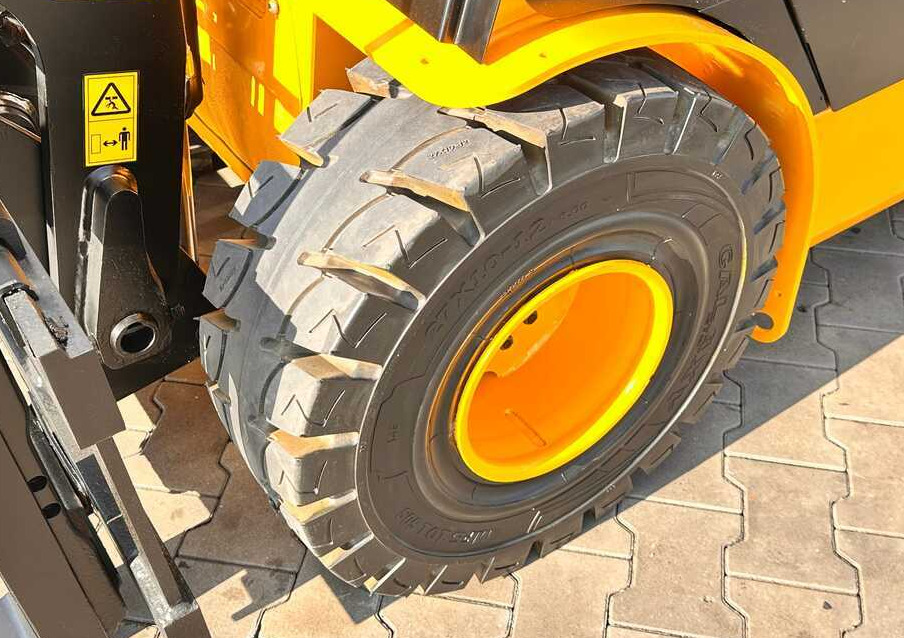 JCB TLT30G / GAS / 4100MM / FULL CABIN / FORK POSITIONER / LIKE NEW - Teleskopický nakladač: obrázok 5 JCB TLT30G / GAS / 4100MM / FULL CABIN / FORK POSITIONER / LIKE NEW - Teleskopický nakladač: obrázok 5
