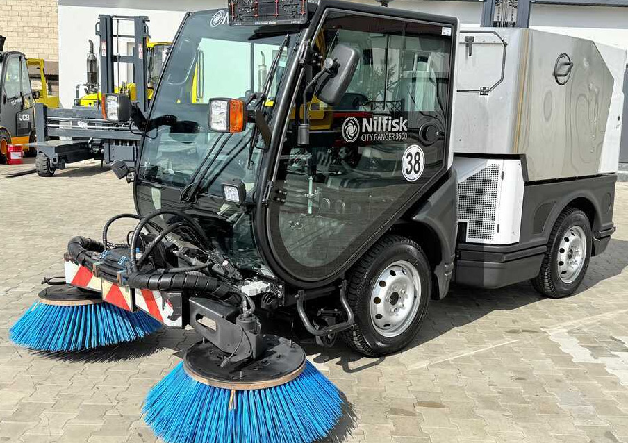 Nilfisk Nilfisk City Ranger 3500 – Articulated Municipal Sweeper | Year 2017 | On - Zametacie vozidlo: obrázok 1 Nilfisk Nilfisk City Ranger 3500 – Articulated Municipal Sweeper | Year 2017 | On - Zametacie vozidlo: obrázok 1