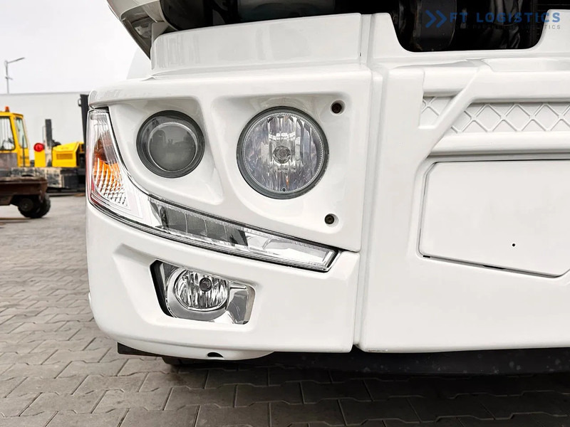 Renault Midlum 250 Renault D 250 / AUTOMATIC / 4X2 / 18 PALLETS / TAIL LIFT / SIDE BOARDS / curtainsider truck - Plachtové nákladné vozidlo: obrázok 4 Renault Midlum 250 Renault D 250 / AUTOMATIC / 4X2 / 18 PALLETS / TAIL LIFT / SIDE BOARDS / curtainsider truck - Plachtové nákladné vozidlo: obrázok 4