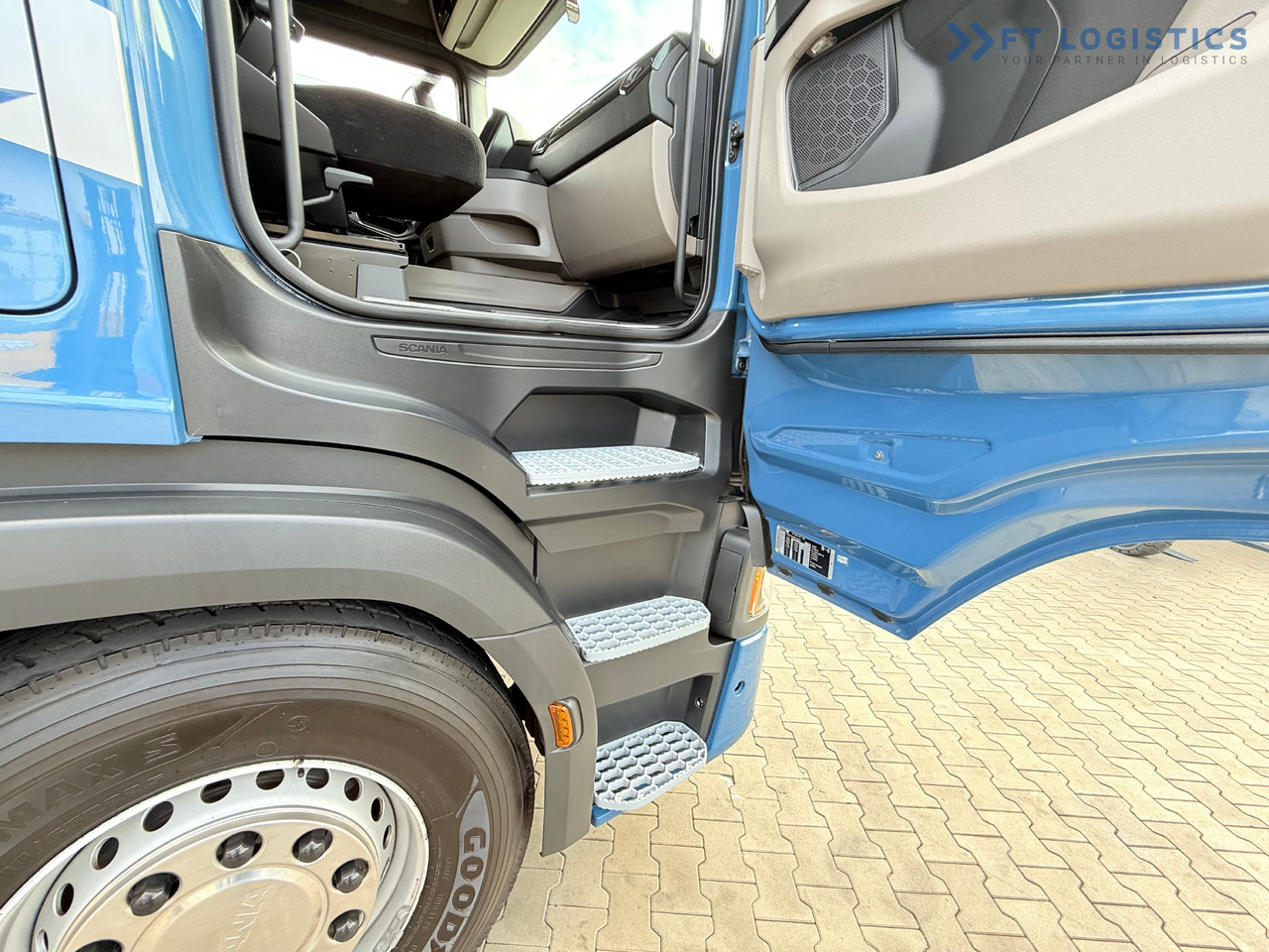 SCANIA R500 / STANDARD / RETARDER / 6X AIR SUSPENSION / PARKING AIR CONDITIONING / INTERAXLE COVERS / 2X BED / FRIDGE / RETARDER / LIKE NEW - Ťahač: obrázok 3 SCANIA R500 / STANDARD / RETARDER / 6X AIR SUSPENSION / PARKING AIR CONDITIONING / INTERAXLE COVERS / 2X BED / FRIDGE / RETARDER / LIKE NEW - Ťahač: obrázok 3