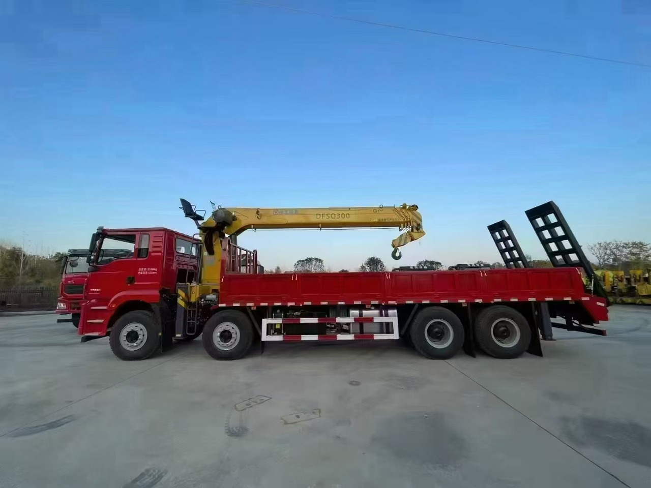 Delong Delong  M3000,XCMG  DFSQ 300 - Auto s hydraulickou rukou: obrázok 4 Delong Delong  M3000,XCMG  DFSQ 300 - Auto s hydraulickou rukou: obrázok 4