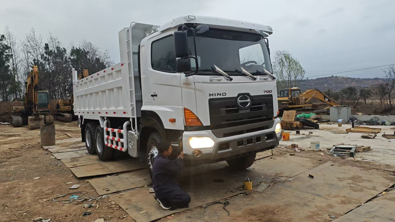 HINO HINO 700 - Sklápač: obrázok 1 HINO HINO 700 - Sklápač: obrázok 1