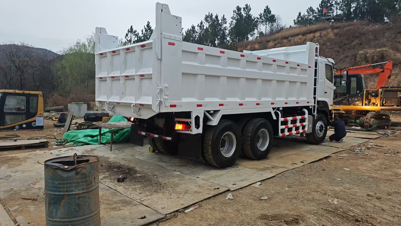 HINO HINO 700 - Sklápač: obrázok 2 HINO HINO 700 - Sklápač: obrázok 2