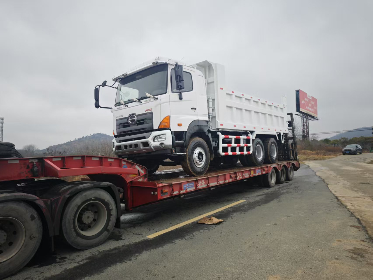 HINO HINO 700 - Sklápač: obrázok 2 HINO HINO 700 - Sklápač: obrázok 2