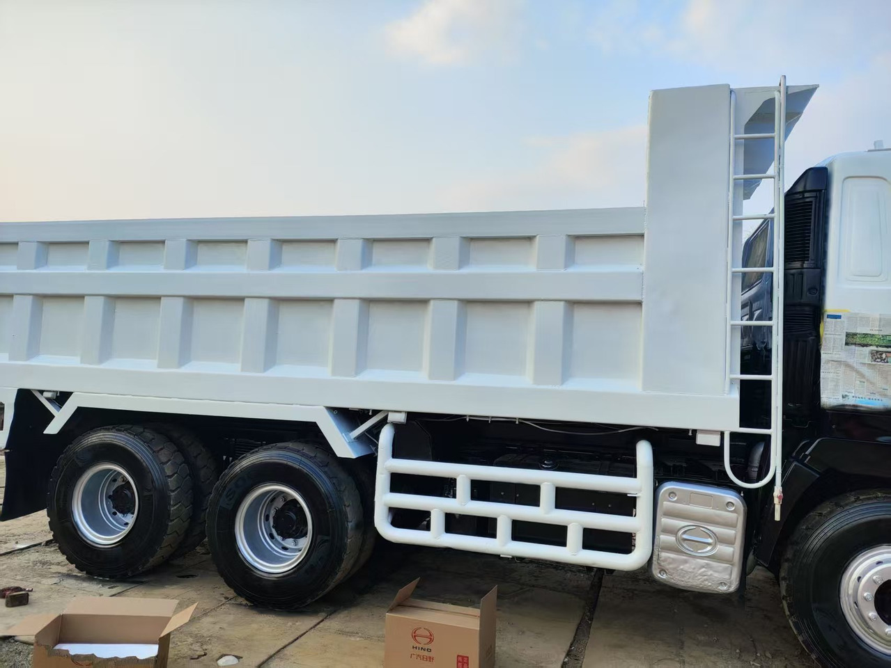 HINO HINO 700 - Sklápač: obrázok 5 HINO HINO 700 - Sklápač: obrázok 5
