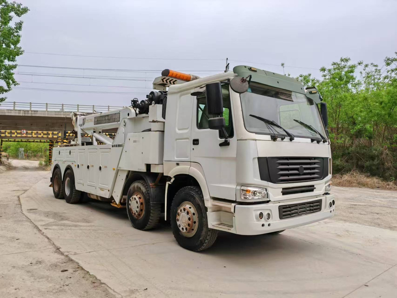 SINOTRUK wrecker - Nákladné auto: obrázok 2 SINOTRUK wrecker - Nákladné auto: obrázok 2