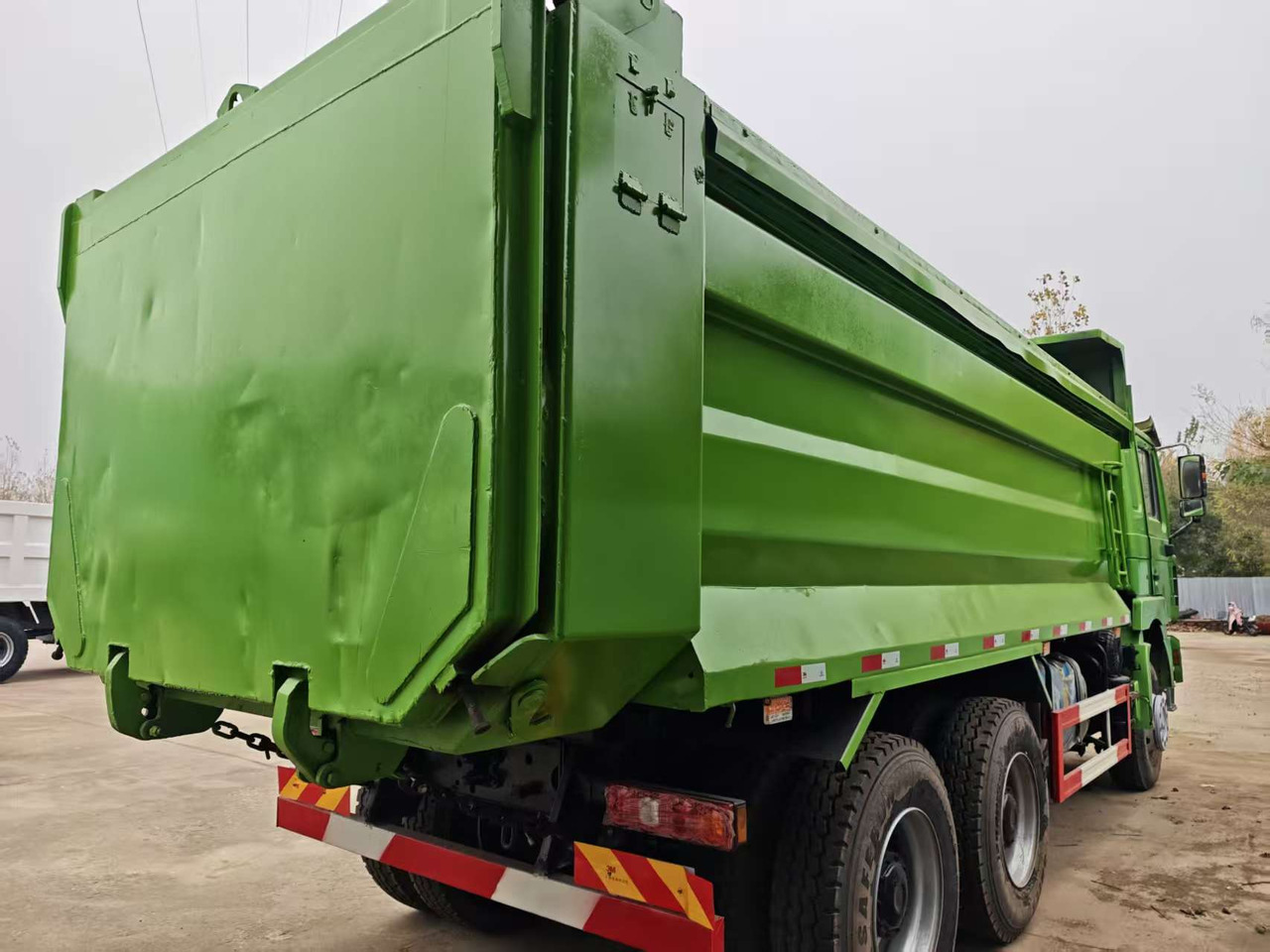 SHACMAN F3000 - Cisternové vozidlo: obrázok 5 SHACMAN F3000 - Cisternové vozidlo: obrázok 5