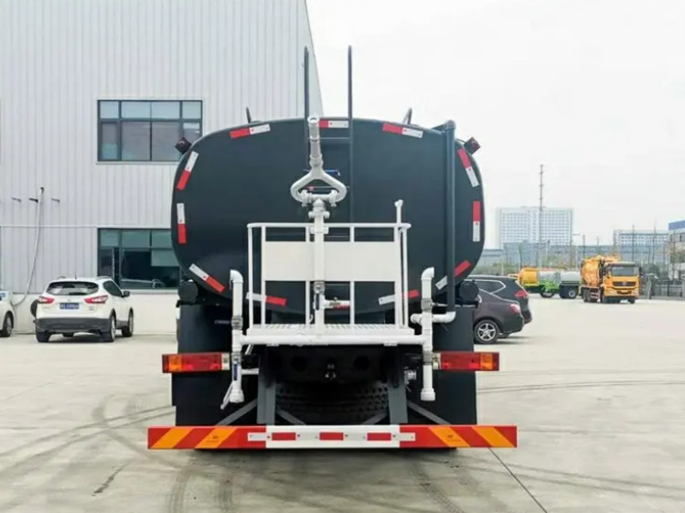 SHACMAN SHACMAN H3000 20 cubic meters tanker - Cisternové vozidlo: obrázok 5 SHACMAN SHACMAN H3000 20 cubic meters tanker - Cisternové vozidlo: obrázok 5