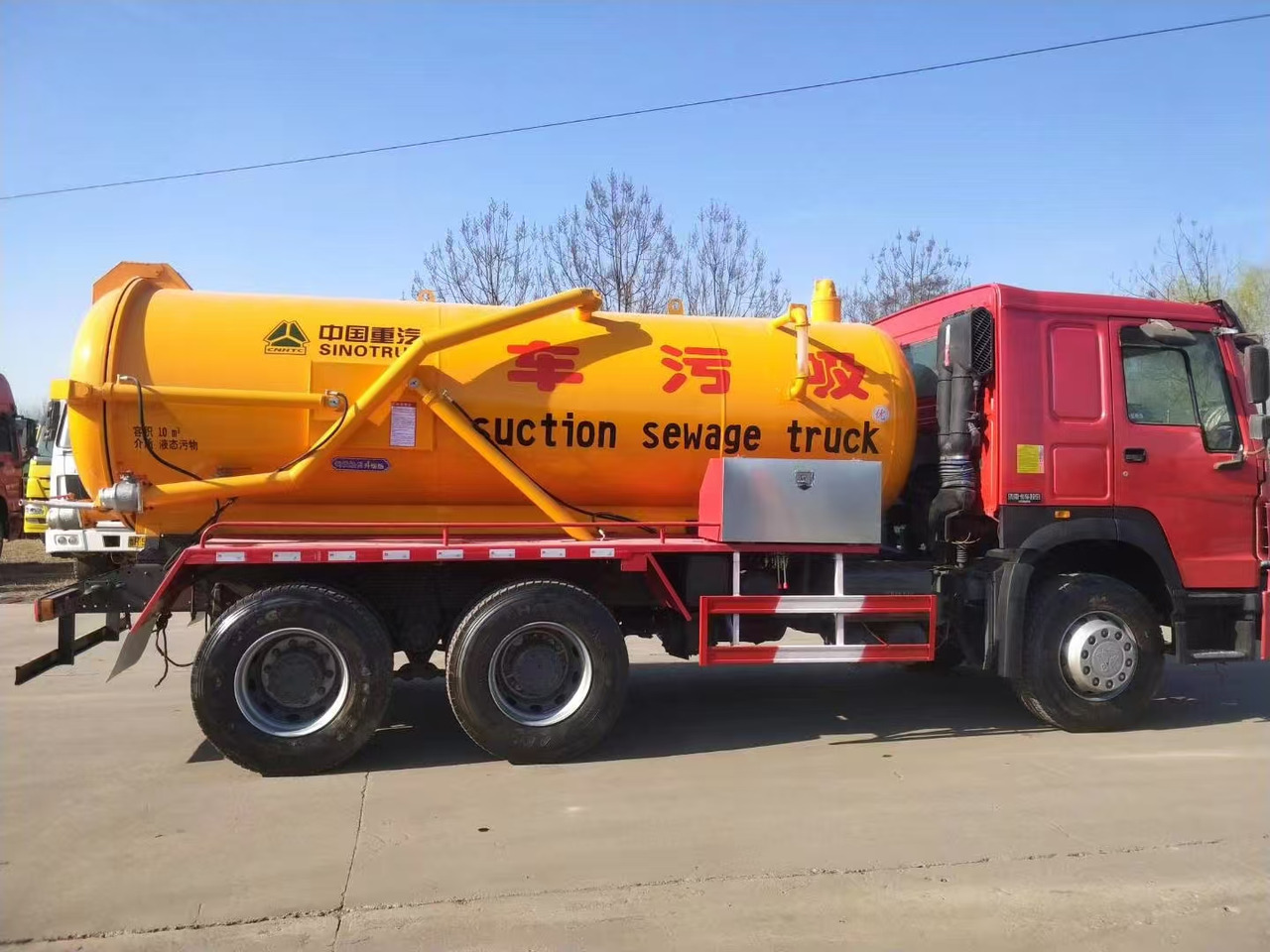 SINOTRUK SINOTRUK  336  suction sewage truck - Kontejnérový podvozek/ Výměnná nástavba: obrázok 3 SINOTRUK SINOTRUK  336  suction sewage truck - Kontejnérový podvozek/ Výměnná nástavba: obrázok 3