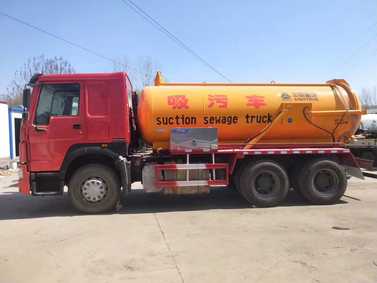 SINOTRUK SINOTRUK  336  suction sewage truck - Kontejnérový podvozek/ Výměnná nástavba: obrázok 1 SINOTRUK SINOTRUK  336  suction sewage truck - Kontejnérový podvozek/ Výměnná nástavba: obrázok 1