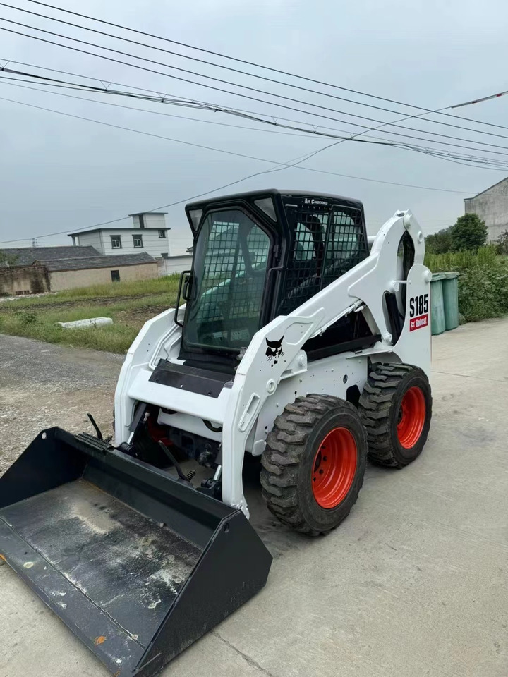 BOBCAT High Quality BOBCAT-S185 Skid Steer Loader in Good Condition - Šmykom riadený nakladač: obrázok 1 BOBCAT High Quality BOBCAT-S185 Skid Steer Loader in Good Condition - Šmykom riadený nakladač: obrázok 1