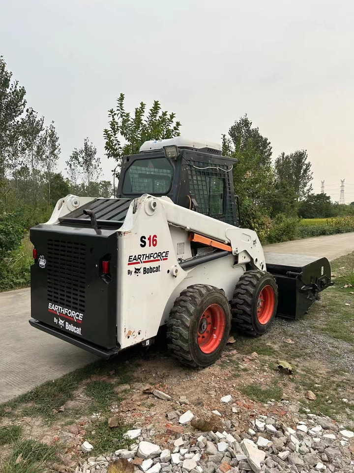 BOBCAT used skidsteer wheel Bobcat S18 High Quality - Šmykom riadený nakladač: obrázok 3 BOBCAT used skidsteer wheel Bobcat S18 High Quality - Šmykom riadený nakladač: obrázok 3
