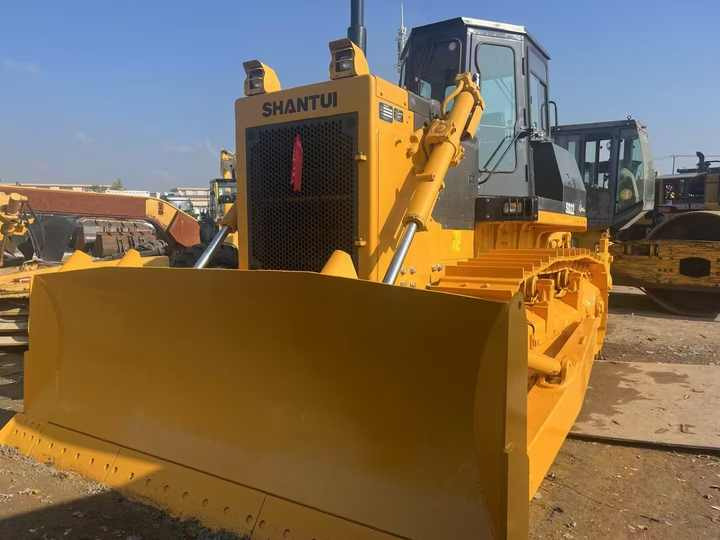 China Famous Brand Used Shantui SD22 Crawler Bulldozer Low Price Running Working Condition for Sale SD16/SD22/SD32 in Stock - Buldozér: obrázok 5 China Famous Brand Used Shantui SD22 Crawler Bulldozer Low Price Running Working Condition for Sale SD16/SD22/SD32 in Stock - Buldozér: obrázok 5