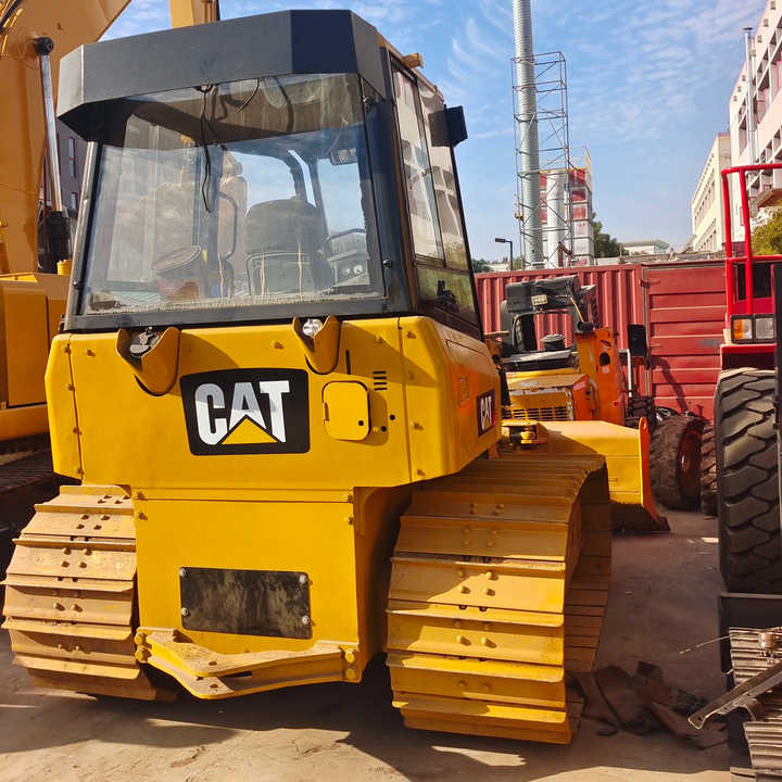 Good Condition D3K Bulldozer Used Crawler Bulldozer with Parts Price Bulldozers - Buldozér: obrázok 2 Good Condition D3K Bulldozer Used Crawler Bulldozer with Parts Price Bulldozers - Buldozér: obrázok 2