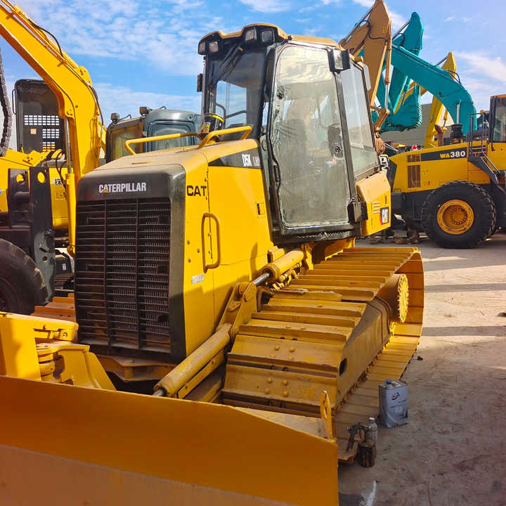 Good Condition D3K Bulldozer Used Crawler Bulldozer with Parts Price Bulldozers - Buldozér: obrázok 1 Good Condition D3K Bulldozer Used Crawler Bulldozer with Parts Price Bulldozers - Buldozér: obrázok 1