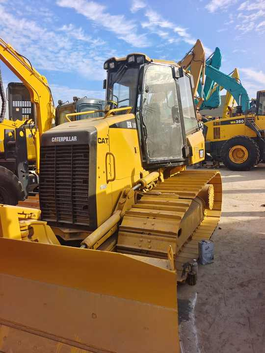 Good Condition D3K Bulldozer Used Crawler Bulldozer with Parts Price Bulldozers - Buldozér: obrázok 5 Good Condition D3K Bulldozer Used Crawler Bulldozer with Parts Price Bulldozers - Buldozér: obrázok 5