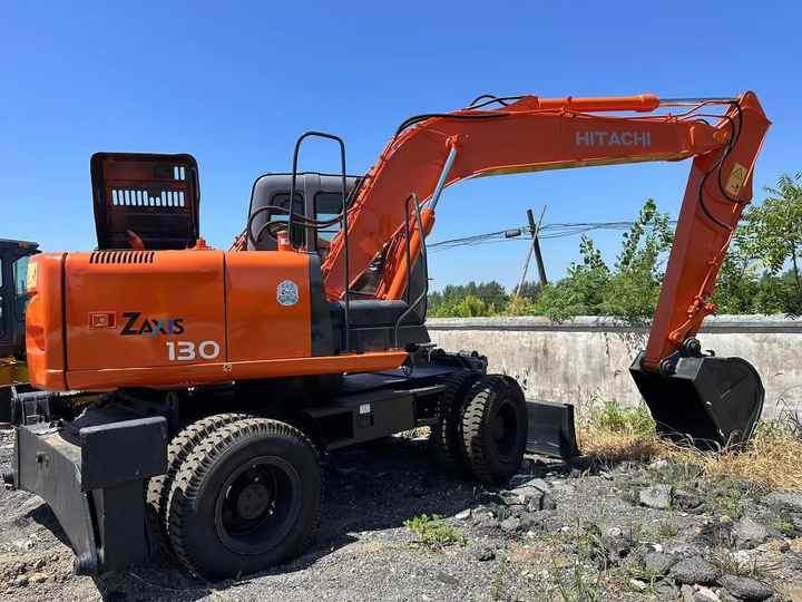 Hot Sale! Used Hitachi ZX130 Wheel Excavator |Excellent Condition| Best Price | Perfect for Construction & Road Projects - Rýpadlo: obrázok 2 Hot Sale! Used Hitachi ZX130 Wheel Excavator |Excellent Condition| Best Price | Perfect for Construction & Road Projects - Rýpadlo: obrázok 2