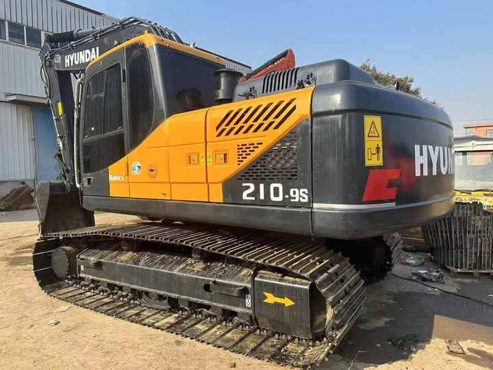 Korean Original HYUNDAI 210-9 Wheeled Excavator Low Price Sale High Quality Wheeled Excavator HUNDAI210W-9 - Pásové rýpadlo: obrázok 2 Korean Original HYUNDAI 210-9 Wheeled Excavator Low Price Sale High Quality Wheeled Excavator HUNDAI210W-9 - Pásové rýpadlo: obrázok 2