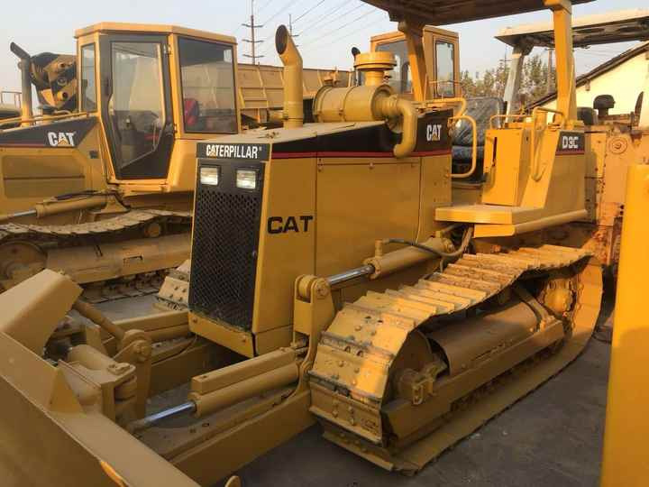 Mini CAT Bulldozer D3c D3 D3k D3m D4h D4m D4k D5h D5g D5k D5m Used Bulldozer with Ripper for Sale - Buldozér: obrázok 4 Mini CAT Bulldozer D3c D3 D3k D3m D4h D4m D4k D5h D5g D5k D5m Used Bulldozer with Ripper for Sale - Buldozér: obrázok 4