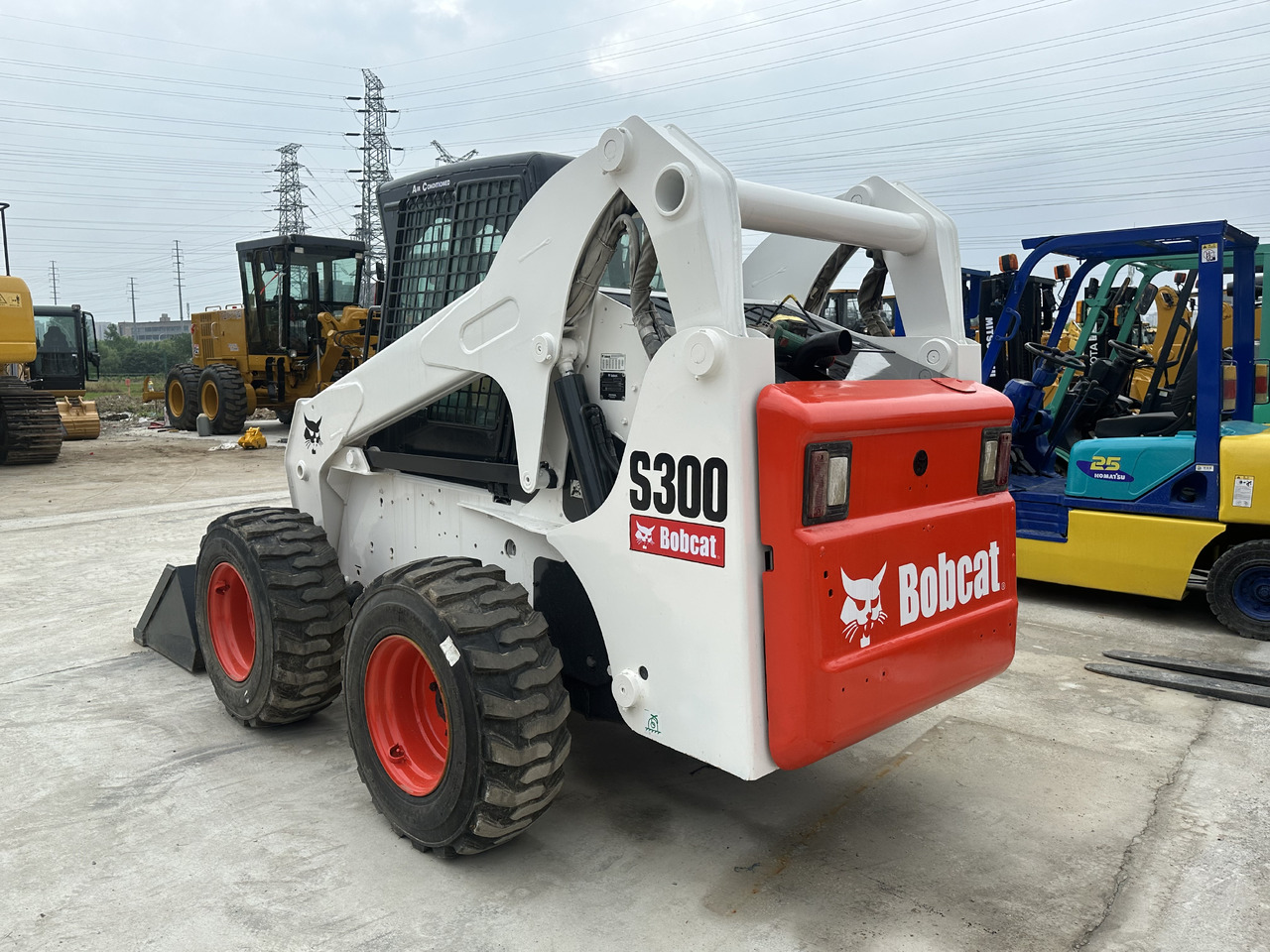 Second hand Hot sale skid-steers Bobcat S300 - Šmykom riadený nakladač: obrázok 2 Second hand Hot sale skid-steers Bobcat S300 - Šmykom riadený nakladač: obrázok 2