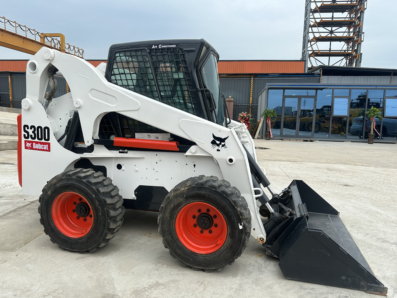 Second hand Hot sale skid-steers Bobcat S300 - Šmykom riadený nakladač: obrázok 4 Second hand Hot sale skid-steers Bobcat S300 - Šmykom riadený nakladač: obrázok 4