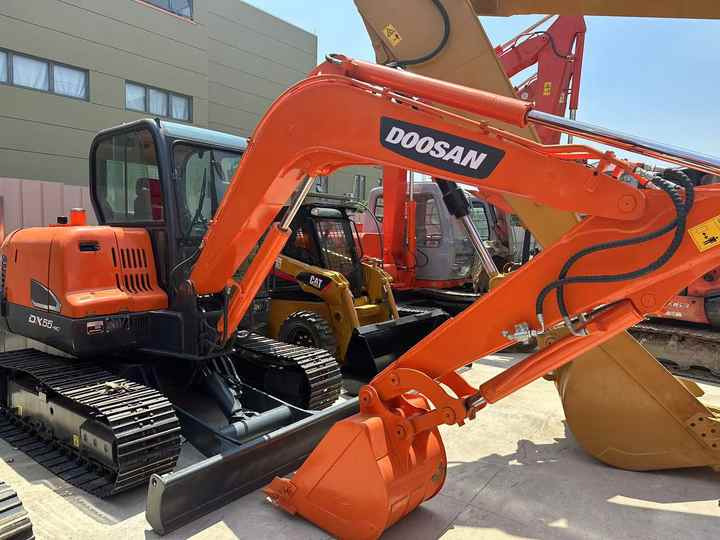 USED Doosan Dx55 Mini Excavator with Good Condition for Sale - Rýpadlo: obrázok 5 USED Doosan Dx55 Mini Excavator with Good Condition for Sale - Rýpadlo: obrázok 5