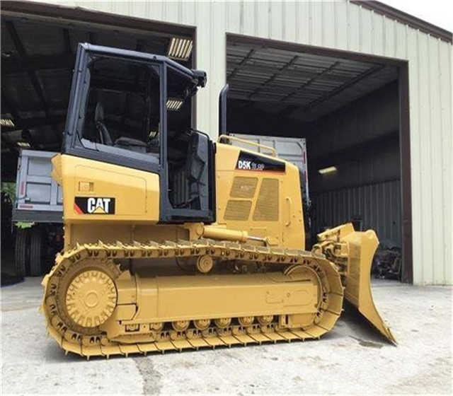 Used Cat D5k D5g D5 D5m D5h Crawler Bulldozer , CAT Bulldozer with Ripper , Original Cat Bulldozers - Buldozér: obrázok 1 Used Cat D5k D5g D5 D5m D5h Crawler Bulldozer , CAT Bulldozer with Ripper , Original Cat Bulldozers - Buldozér: obrázok 1