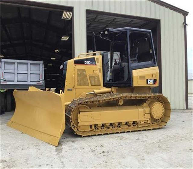 Used Cat D5k D5g D5 D5m D5h Crawler Bulldozer , CAT Bulldozer with Ripper , Original Cat Bulldozers - Buldozér: obrázok 5 Used Cat D5k D5g D5 D5m D5h Crawler Bulldozer , CAT Bulldozer with Ripper , Original Cat Bulldozers - Buldozér: obrázok 5