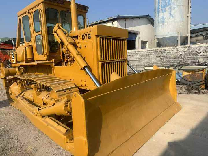 Used Cat D7G New Model Bulldozer Second Hand Machine Popular Brand Caterpillar Crawler Bulldozer Hydraulic Machinery - Buldozér: obrázok 2 Used Cat D7G New Model Bulldozer Second Hand Machine Popular Brand Caterpillar Crawler Bulldozer Hydraulic Machinery - Buldozér: obrázok 2