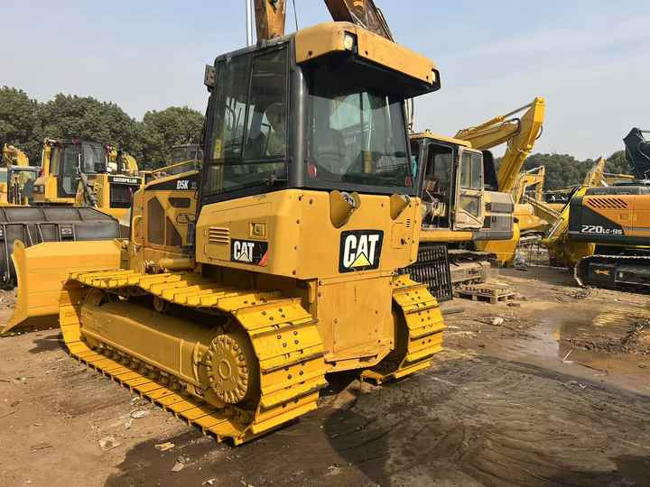 Used Cat Mini Bulldozer D5k Cat Dozers - Buldozér: obrázok 4 Used Cat Mini Bulldozer D5k Cat Dozers - Buldozér: obrázok 4
