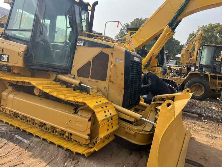Used Cat Mini Bulldozer D5k Cat Dozers - Buldozér: obrázok 2 Used Cat Mini Bulldozer D5k Cat Dozers - Buldozér: obrázok 2