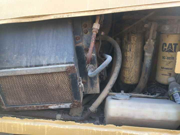 Used Cat Mini Bulldozer D5k D5 D5g Cat Dozers - Buldozér: obrázok 4 Used Cat Mini Bulldozer D5k D5 D5g Cat Dozers - Buldozér: obrázok 4