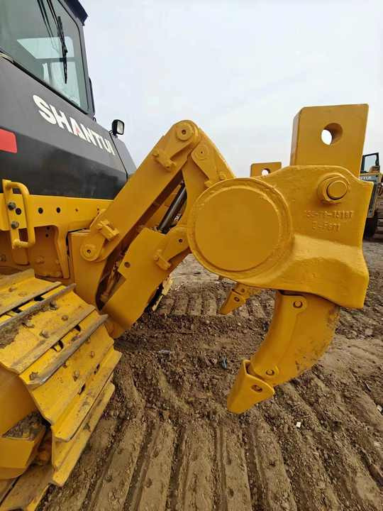 Used China Made SD22 Construction Machinery Shantui SD22 Crawler Bulldozer SD22 Earthmoving Machine Used Bulldozer - Buldozér: obrázok 4 Used China Made SD22 Construction Machinery Shantui SD22 Crawler Bulldozer SD22 Earthmoving Machine Used Bulldozer - Buldozér: obrázok 4