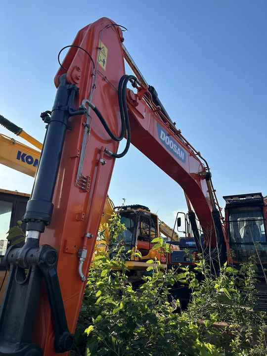 Used Digger DOOSAN DX300 Construction Machinery Construction Digger Used DOOSAN DX300 Cheap Excavator - Pásové rýpadlo: obrázok 5 Used Digger DOOSAN DX300 Construction Machinery Construction Digger Used DOOSAN DX300 Cheap Excavator - Pásové rýpadlo: obrázok 5