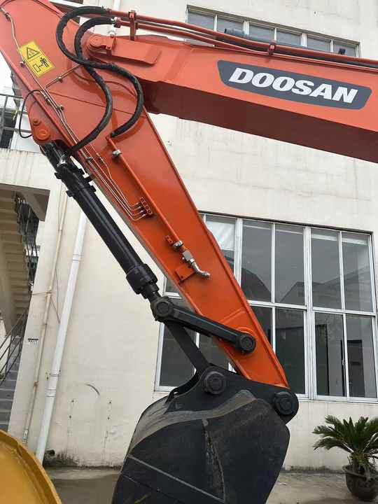 Used Digger DOOSAN DX300 Construction Machinery Construction Digger Used DOOSAN DX300 Cheap Excavator - Pásové rýpadlo: obrázok 5 Used Digger DOOSAN DX300 Construction Machinery Construction Digger Used DOOSAN DX300 Cheap Excavator - Pásové rýpadlo: obrázok 5