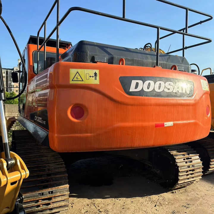 Used Digger DOOSAN DX300 Construction Machinery Construction Digger Used DOOSAN DX300 Cheap Excavator - Pásové rýpadlo: obrázok 1 Used Digger DOOSAN DX300 Construction Machinery Construction Digger Used DOOSAN DX300 Cheap Excavator - Pásové rýpadlo: obrázok 1
