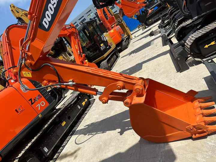 Used Digger DOOSAN DX55 Construction Machinery Construction Digger Used DOOSAN DX55 Cheap Excavator - Pásové rýpadlo: obrázok 4 Used Digger DOOSAN DX55 Construction Machinery Construction Digger Used DOOSAN DX55 Cheap Excavator - Pásové rýpadlo: obrázok 4