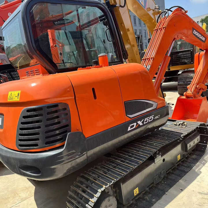 Used Digger DOOSAN DX55 Construction Machinery Construction Digger Used DOOSAN DX55 Cheap Excavator - Pásové rýpadlo: obrázok 1 Used Digger DOOSAN DX55 Construction Machinery Construction Digger Used DOOSAN DX55 Cheap Excavator - Pásové rýpadlo: obrázok 1