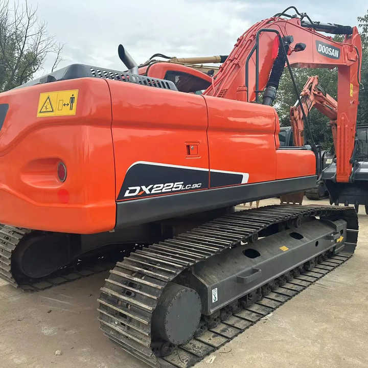 Used Excavator Doosan DX225LC-9 Excavators Mini Equipment Earth Moving Machinery Doosan Digger Excavator for Sale - Pásové rýpadlo: obrázok 2 Used Excavator Doosan DX225LC-9 Excavators Mini Equipment Earth Moving Machinery Doosan Digger Excavator for Sale - Pásové rýpadlo: obrázok 2