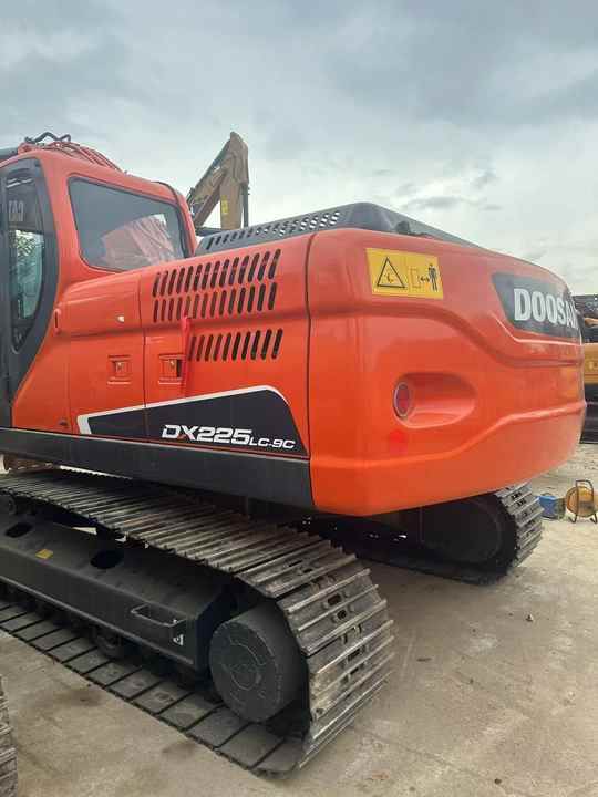 Used Excavator Doosan DX225LC-9 Excavators Mini Equipment Earth Moving Machinery Doosan Digger Excavator for Sale - Pásové rýpadlo: obrázok 4 Used Excavator Doosan DX225LC-9 Excavators Mini Equipment Earth Moving Machinery Doosan Digger Excavator for Sale - Pásové rýpadlo: obrázok 4