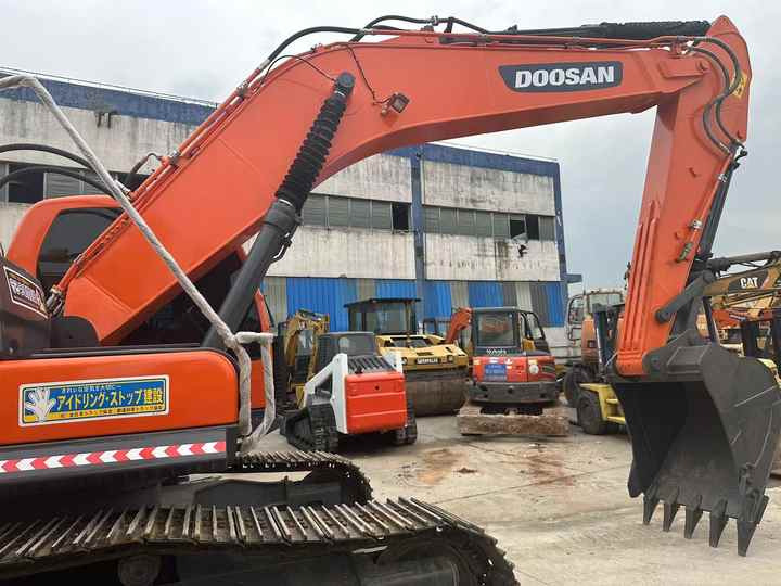 Used Excavator Doosan DX225LC-9 Excavators Mini Equipment Earth Moving Machinery Doosan Digger Excavator for Sale - Pásové rýpadlo: obrázok 3 Used Excavator Doosan DX225LC-9 Excavators Mini Equipment Earth Moving Machinery Doosan Digger Excavator for Sale - Pásové rýpadlo: obrázok 3