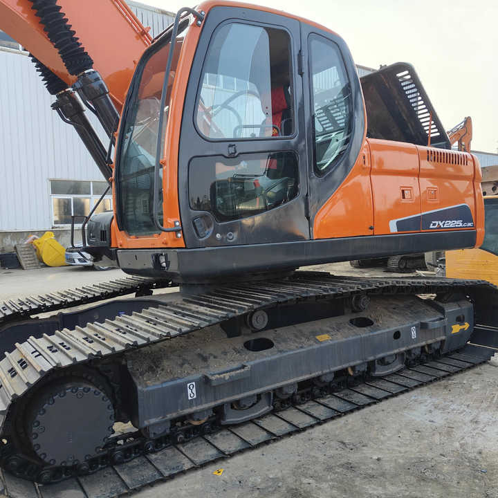 Used Excavator Doosan DX225LC-9 Excavators Mini Equipment Earth Moving Machinery Doosan Digger Excavator for Sale - Pásové rýpadlo: obrázok 2 Used Excavator Doosan DX225LC-9 Excavators Mini Equipment Earth Moving Machinery Doosan Digger Excavator for Sale - Pásové rýpadlo: obrázok 2