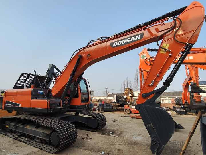Used Excavator Doosan DX225LC-9 Excavators Mini Equipment Earth Moving Machinery Doosan Digger Excavator for Sale - Pásové rýpadlo: obrázok 4 Used Excavator Doosan DX225LC-9 Excavators Mini Equipment Earth Moving Machinery Doosan Digger Excavator for Sale - Pásové rýpadlo: obrázok 4